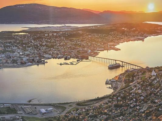 Aurora Tromso Apartment ภายนอก รูปภาพ